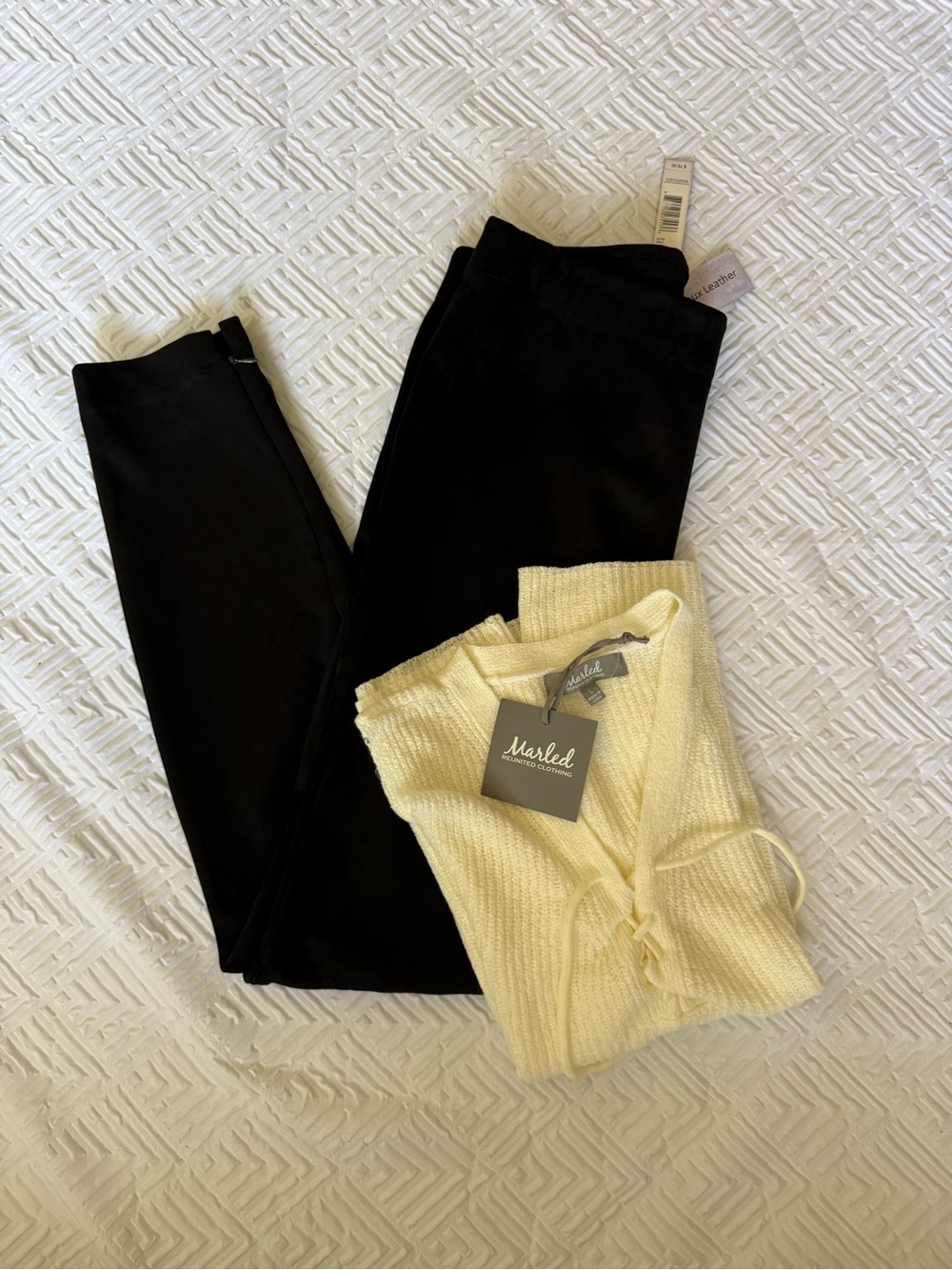 Tahari Black Leggings with Cream Knit Top. Size Large
